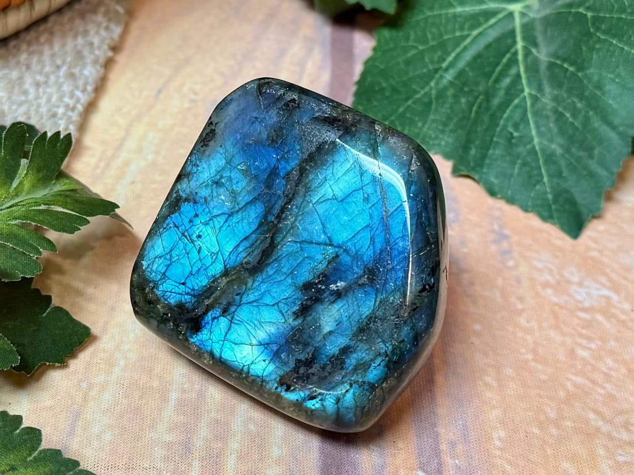 Labradorite — Crystals illustration